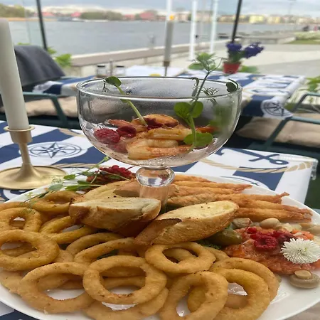 Comfortable 2-room For 4 People, Apartmán Dziwnów